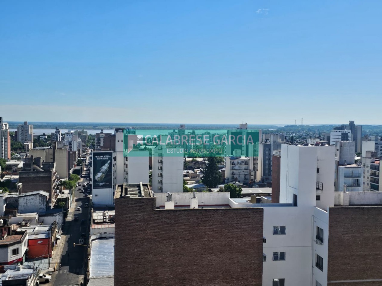 Piso en zona centro tres dormitorios , dos baños , dos cocheras techadas !