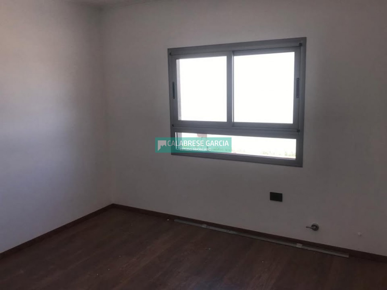 SE VENDE CASA TIPO DUPLEX DE 3 DORMITORIOS ZONA PARACAO