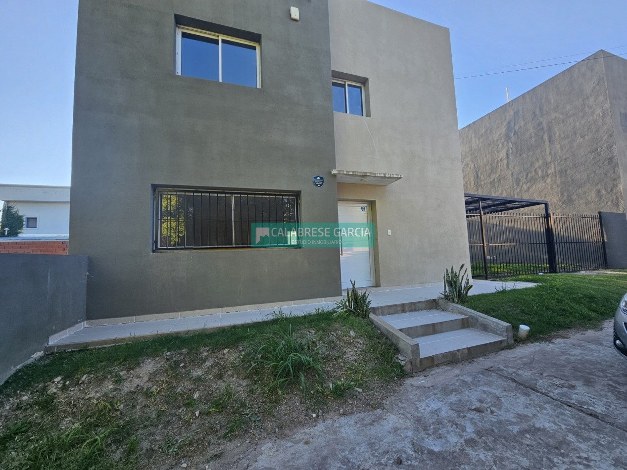 SE ALQUILA CASA DE 3 DORMITORIOS ZONA LA TOMA 