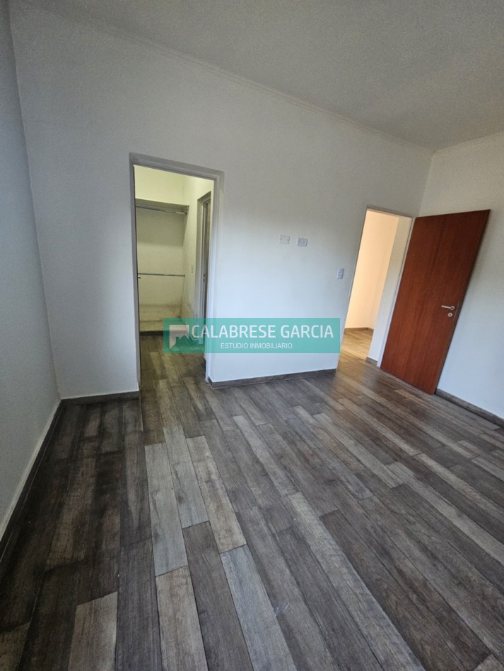 SE ALQUILA CASA DE 3 DORMITORIOS ZONA LA TOMA 