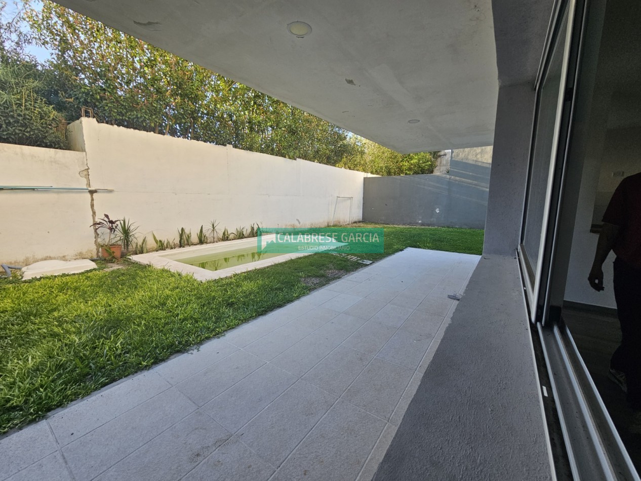 SE ALQUILA CASA DE 3 DORMITORIOS ZONA LA TOMA 