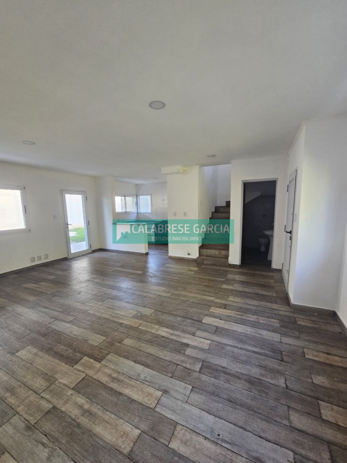 SE ALQUILA CASA DE 3 DORMITORIOS ZONA LA TOMA 