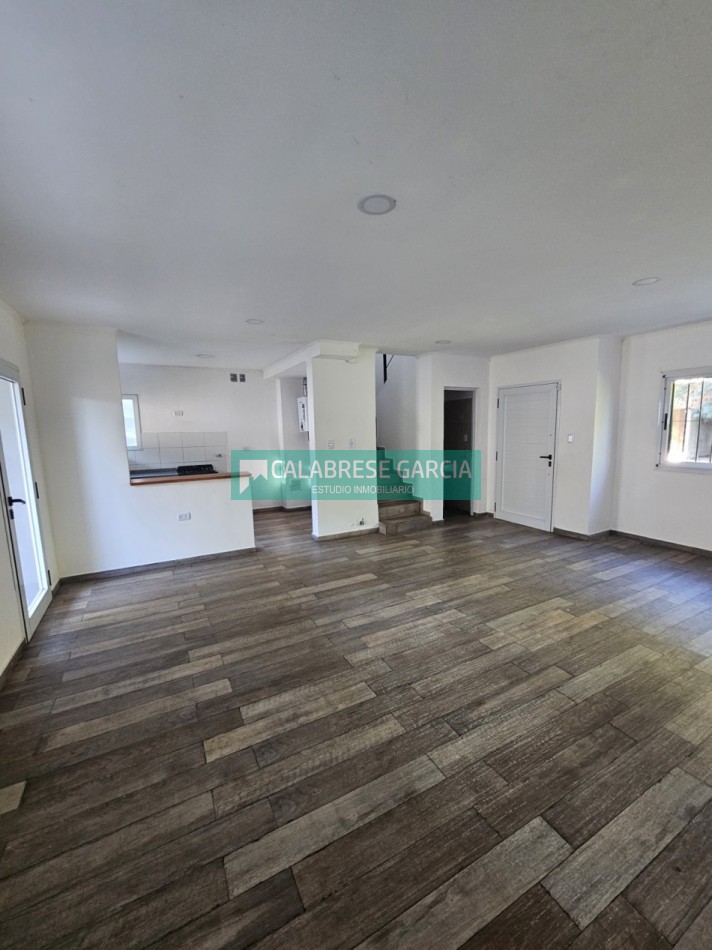 SE ALQUILA CASA DE 3 DORMITORIOS ZONA LA TOMA 