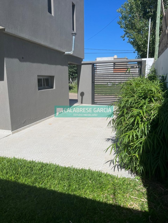 SE VENDE CASA TIPO DUPLEX DE 3 DORMITORIOS ZONA PARACAO