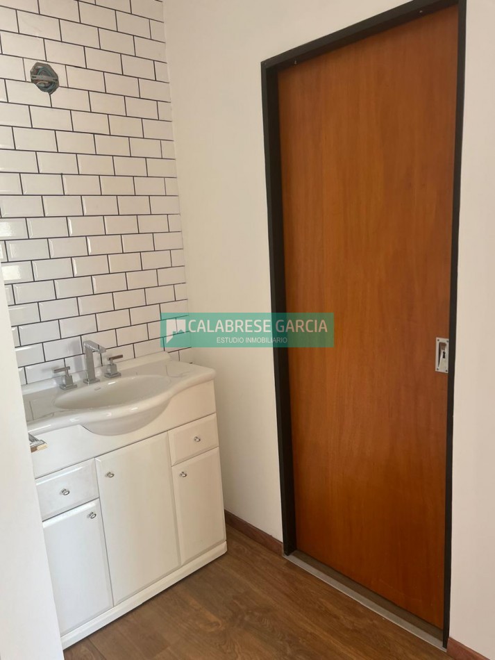 SE VENDE CASA TIPO DUPLEX DE 3 DORMITORIOS ZONA PARACAO