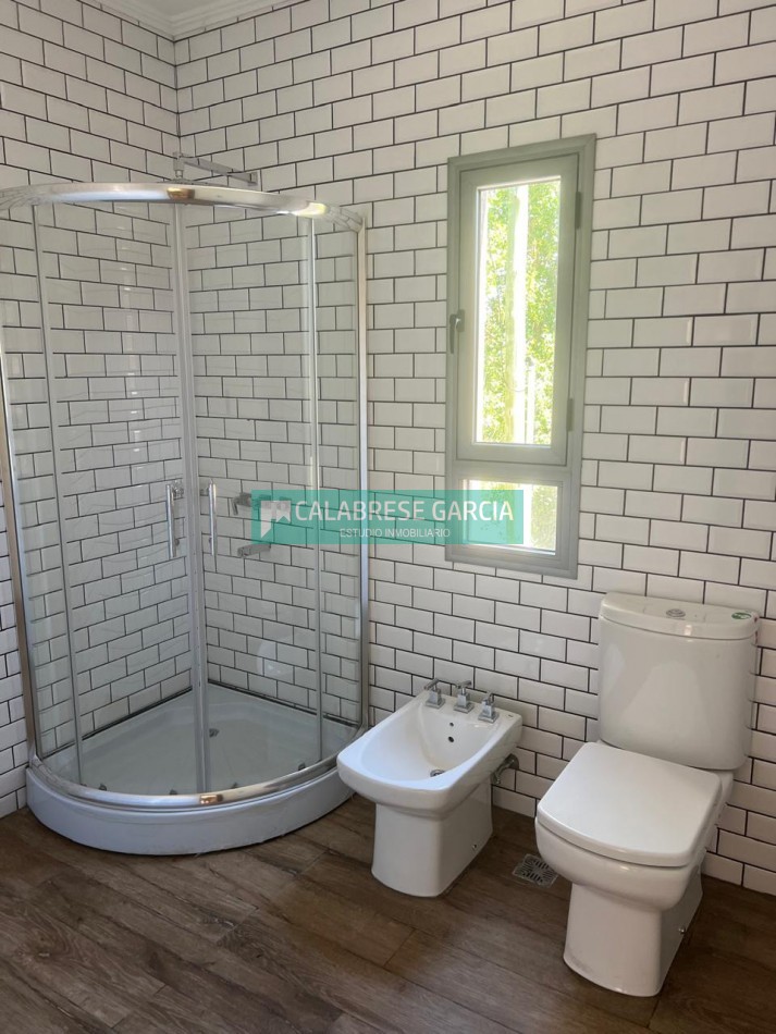 SE VENDE CASA TIPO DUPLEX DE 3 DORMITORIOS ZONA PARACAO