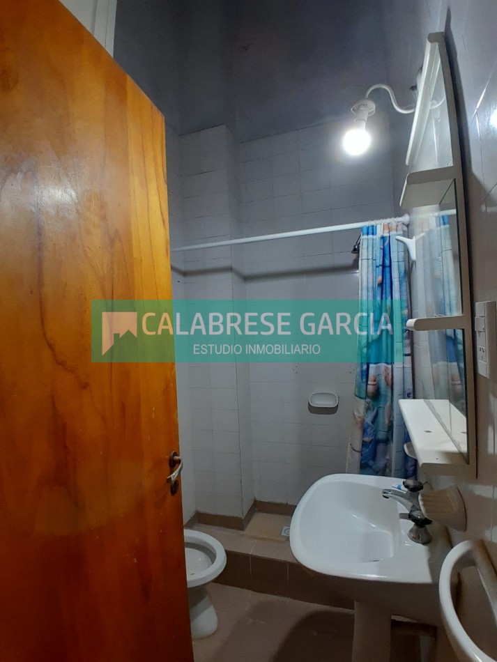 En alquiler duplex dos dormitorios , cochera, patio verde, churrasquera !