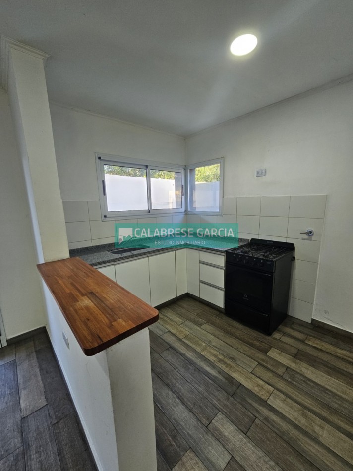 SE ALQUILA CASA DE 3 DORMITORIOS ZONA LA TOMA 