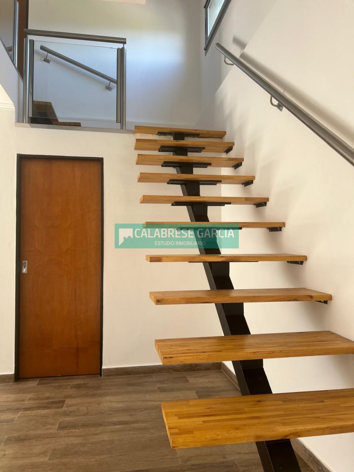 SE VENDE CASA TIPO DUPLEX DE 3 DORMITORIOS ZONA PARACAO