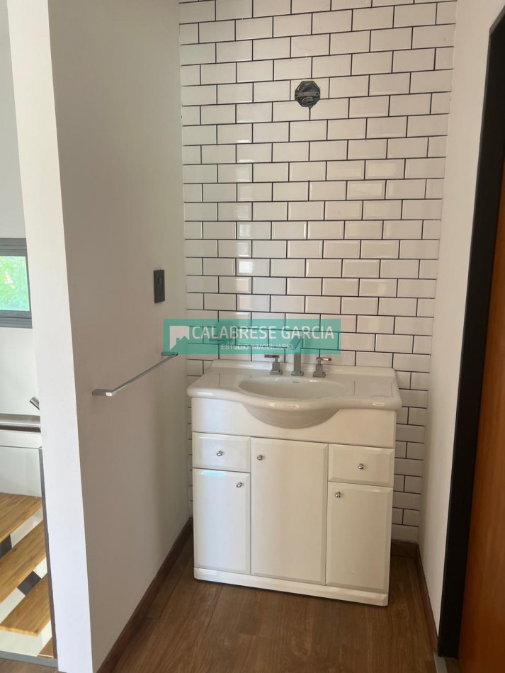 SE VENDE CASA TIPO DUPLEX DE 3 DORMITORIOS ZONA PARACAO