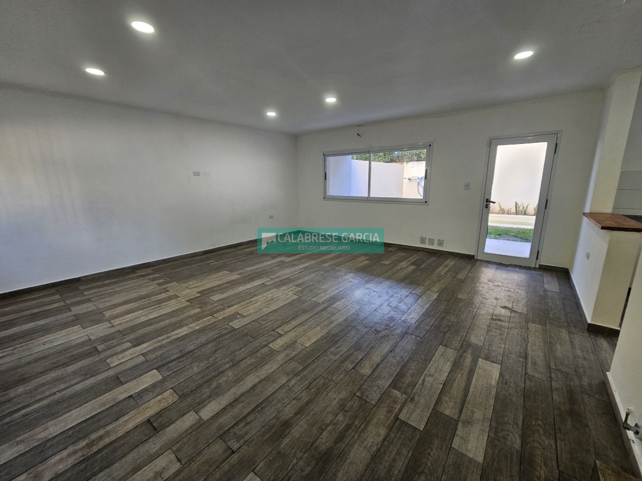 SE ALQUILA CASA DE 3 DORMITORIOS ZONA LA TOMA 