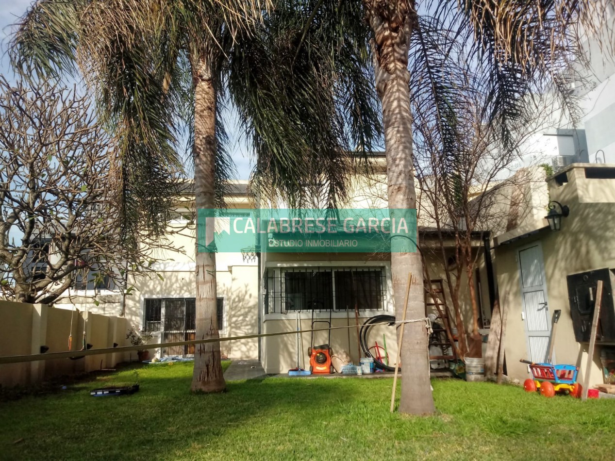 Alquiler casa zona centro tres dormitorios , cochera, fondo , piscina ! 