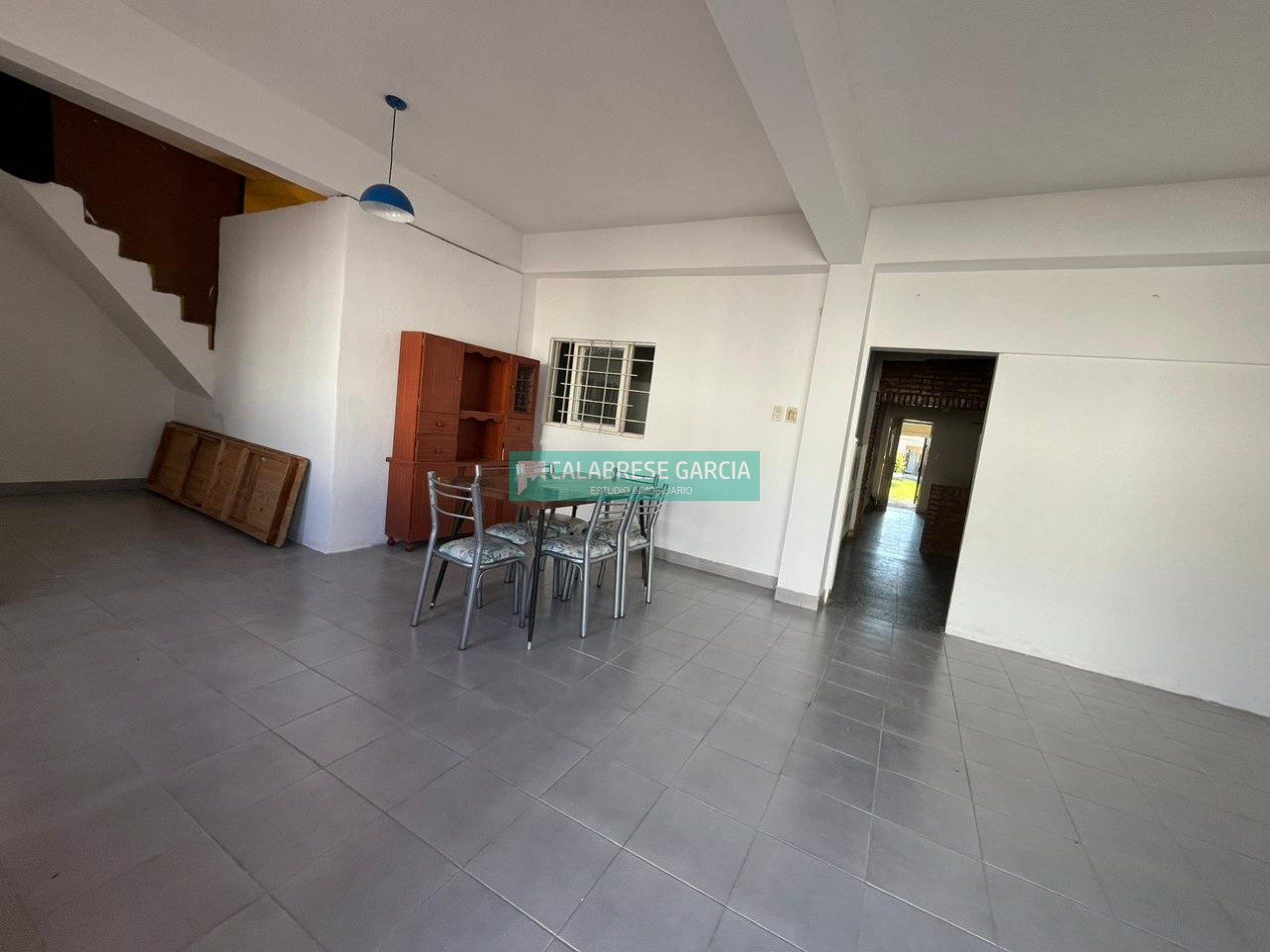 Alquilo casa  amoblada sobre Garrigo casi Miguel David