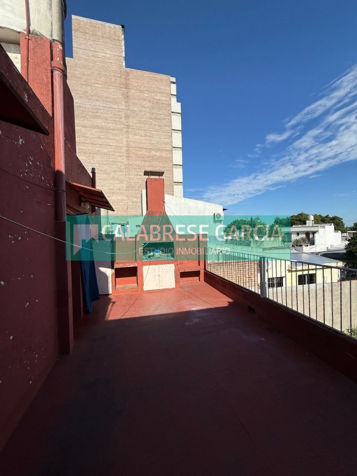 se vende planta alta en calle Maipu
