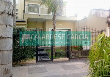 Alquiler casa zona centro tres dormitorios , cochera, fondo , piscina ! 