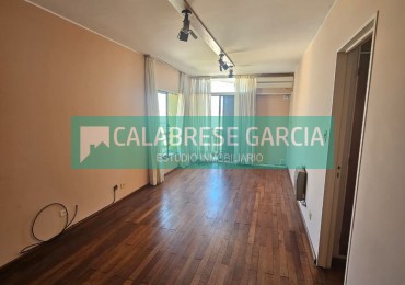 Piso en zona centro tres dormitorios , dos baños , dos cocheras techadas !